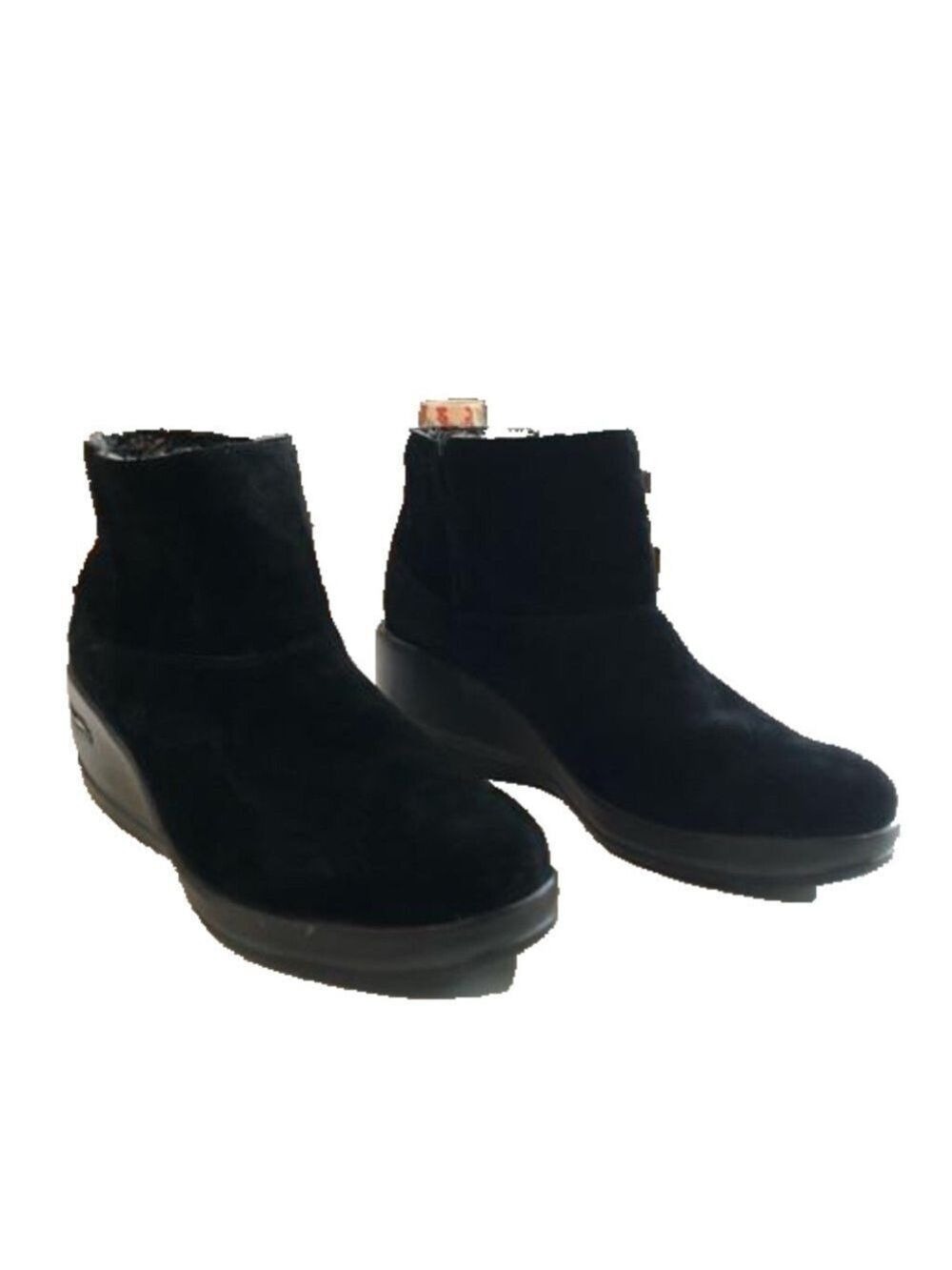 Skechers Size 8.5 black pull on booties. Suede leather. Like new. Faux fur lined